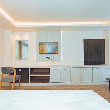 Poms Penthouse Apartment Pokhara Ngoại thất bức ảnh