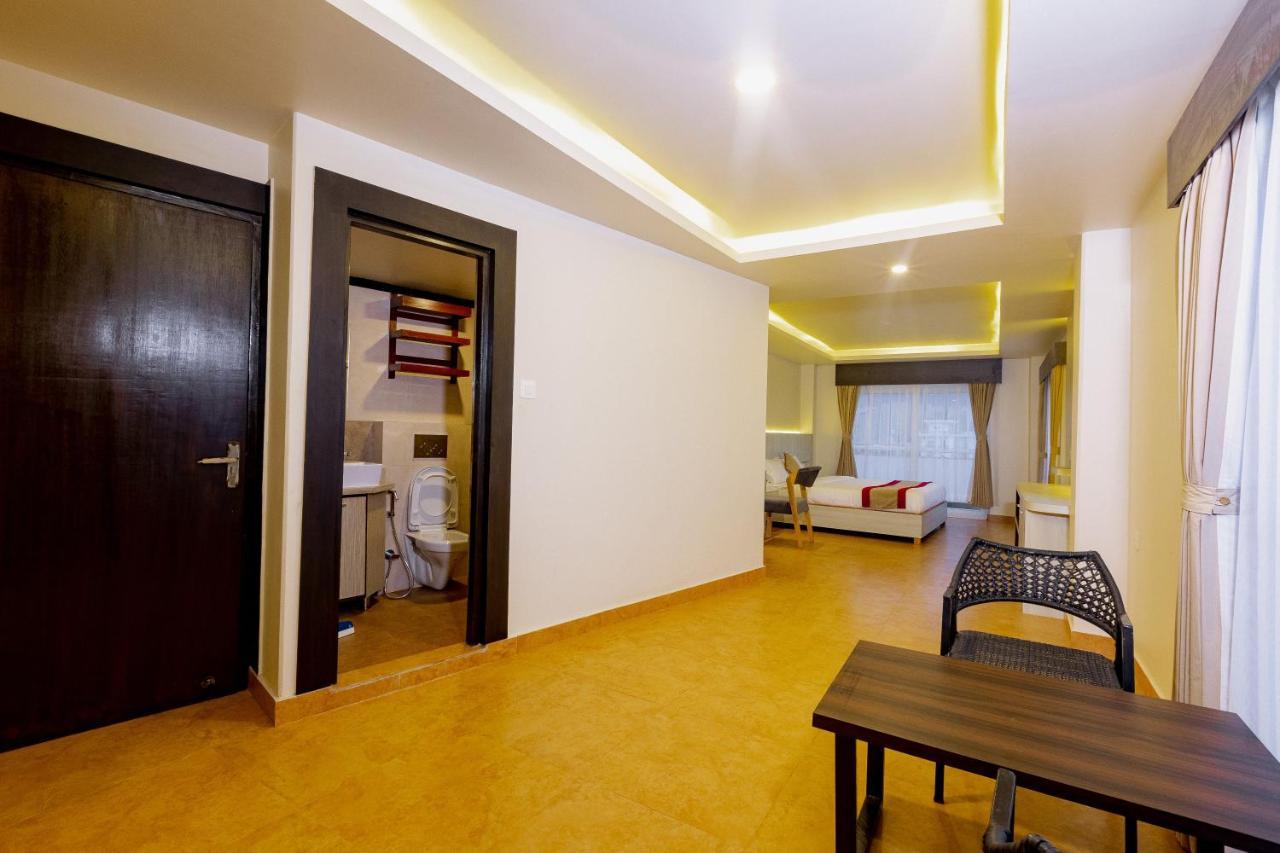 Poms Penthouse Apartment Pokhara Ngoại thất bức ảnh
