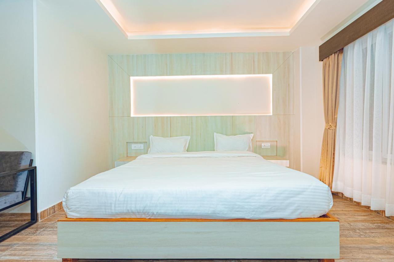 Poms Penthouse Apartment Pokhara Ngoại thất bức ảnh