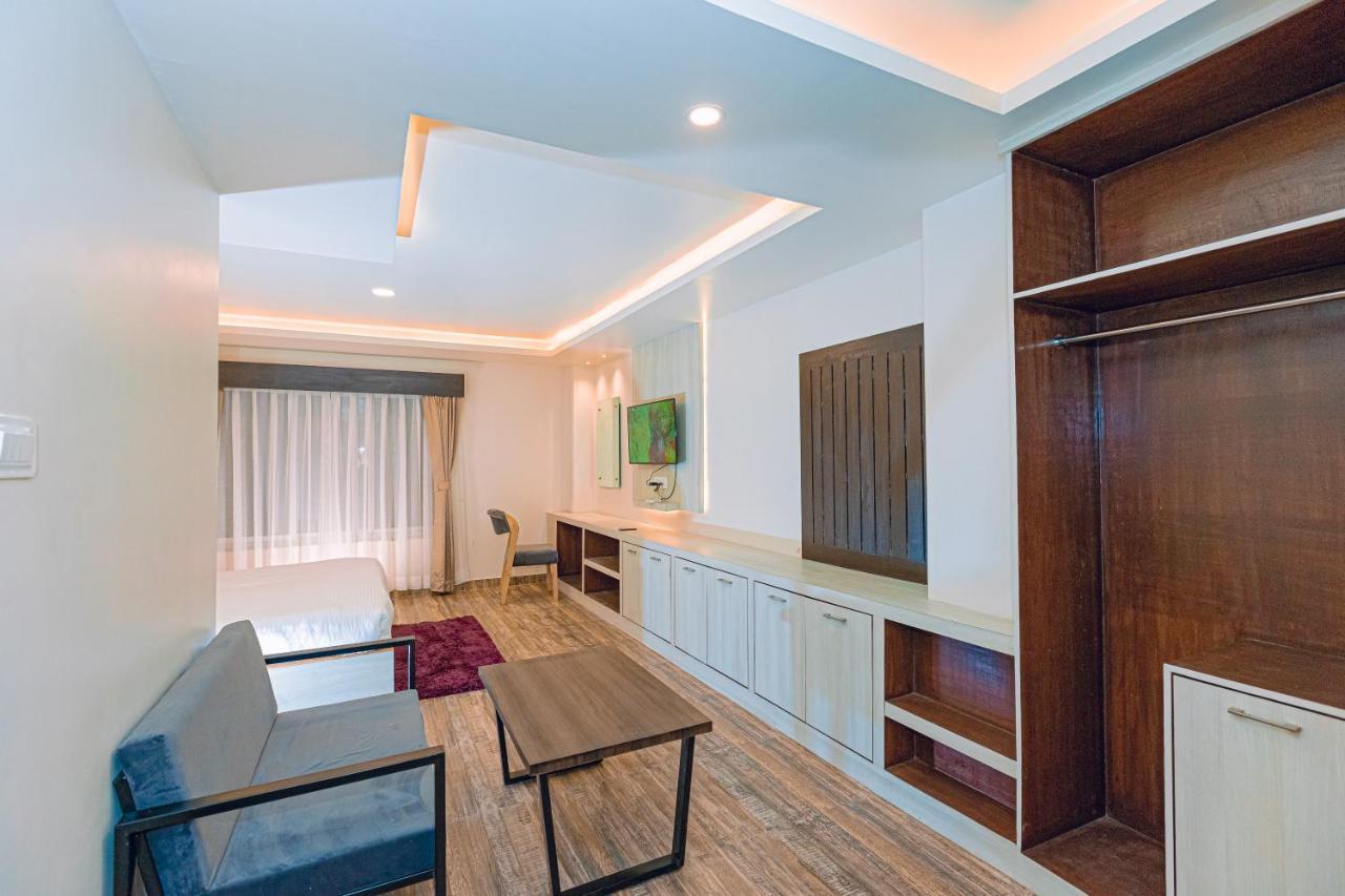 Poms Penthouse Apartment Pokhara Ngoại thất bức ảnh
