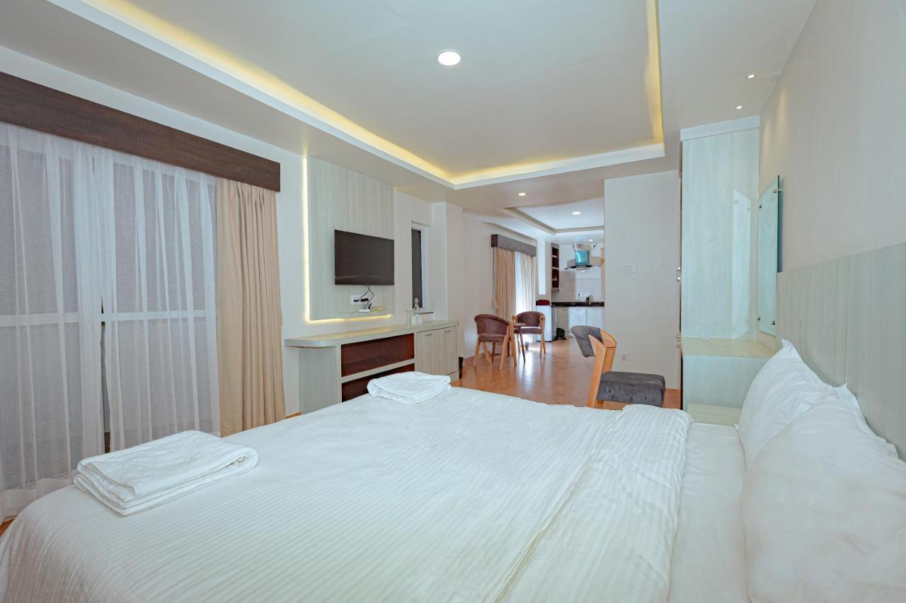Poms Penthouse Apartment Pokhara Ngoại thất bức ảnh