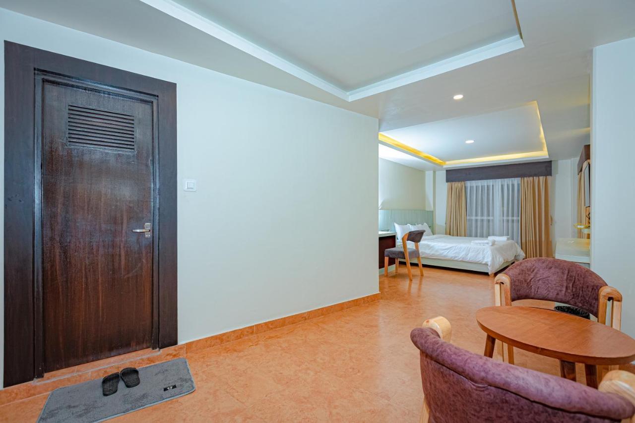 Poms Penthouse Apartment Pokhara Ngoại thất bức ảnh