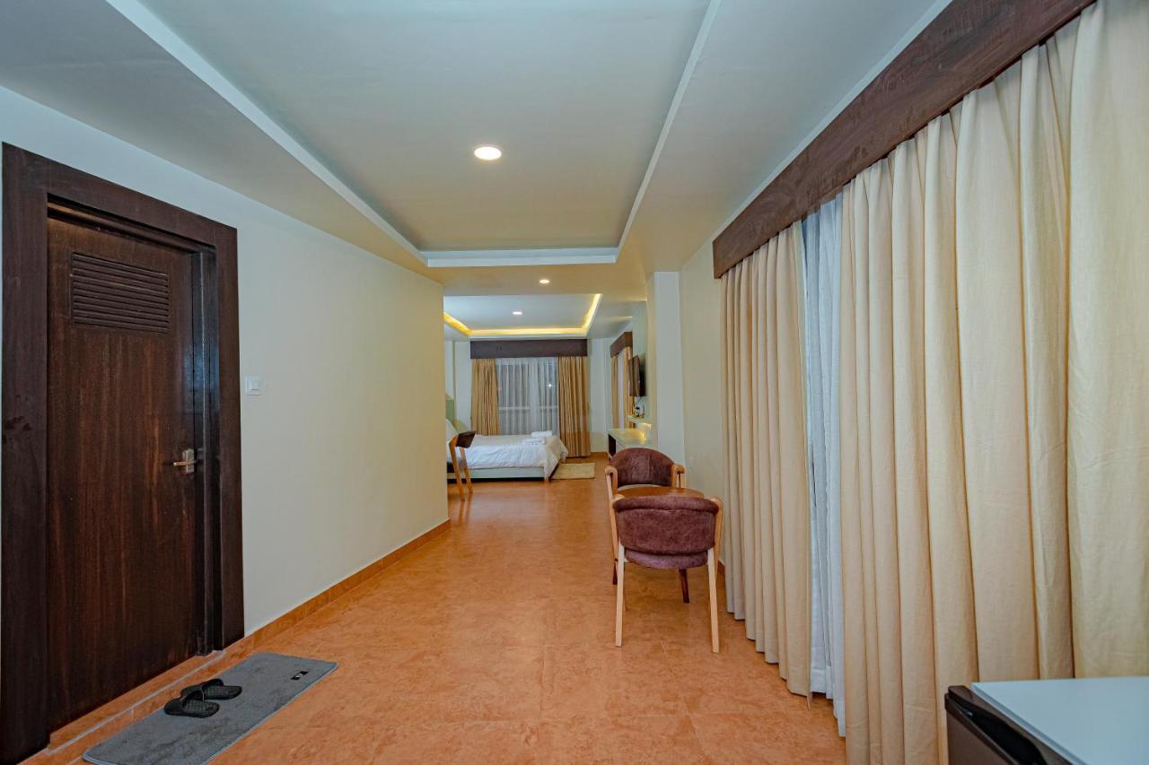 Poms Penthouse Apartment Pokhara Ngoại thất bức ảnh